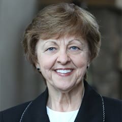 Dr. Rebecca Arsenault, an adjunct faculty member of the graduate healthcare administration program at SNHU.