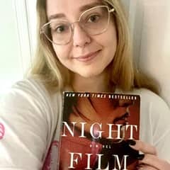 Betty James, an academic advisor at SNHU, holding a book