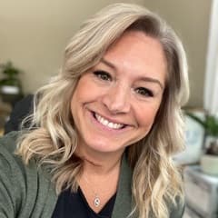 Jennifer Wysocki '21, an SNHU graduate with a bachelor’s degree in business administration