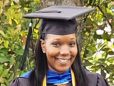 Latisha Aguilar, a 2021 graduate from SNHU with a bachelor's in psychology