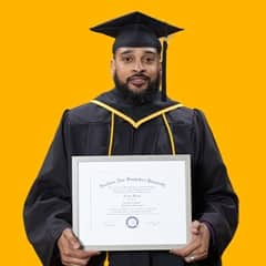 Leland Wright '24, associate in IT grad from SNHU.