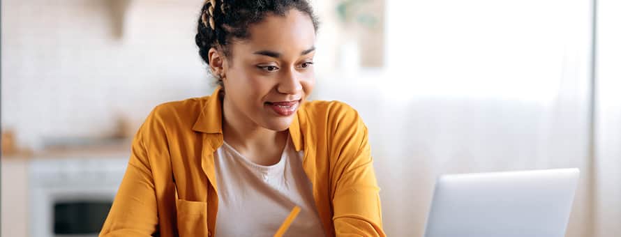 A college student completing work in her online college course