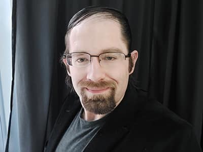 Simon Perlsweig, who earned his online master's in history from SNHU in 2021.