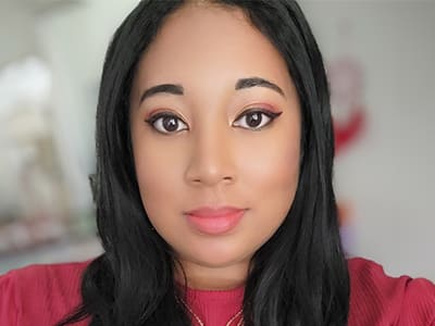 Stasha Collins, who earned her online MBA in entrepreneurship from SNHU in 2024.