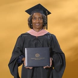 Wanda Edwards, a 2024 SNHU graduate who earned her master's degree in public health.