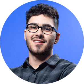 Headshot of Naeem Jaraysi on blue background